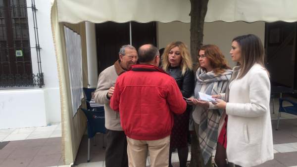 María Márquez y Rocío Cárdenas, en un reparto informativo. María Márquez y Rocío Cárdenas, en un reparto informativo.