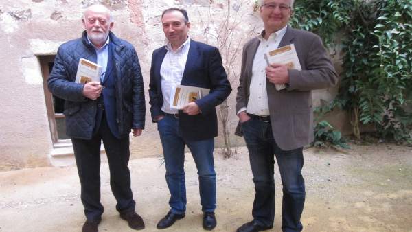 Presentación de un libro sobre la muralla de Cáceres Presentación de un libro sobre la muralla de Cáceres
