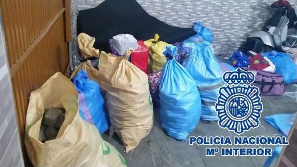 Material intervenido en una operación contra el tráfico de hachís desde Ceuta Material intervenido en una operación contra el tráfico de hachís desde Ceuta