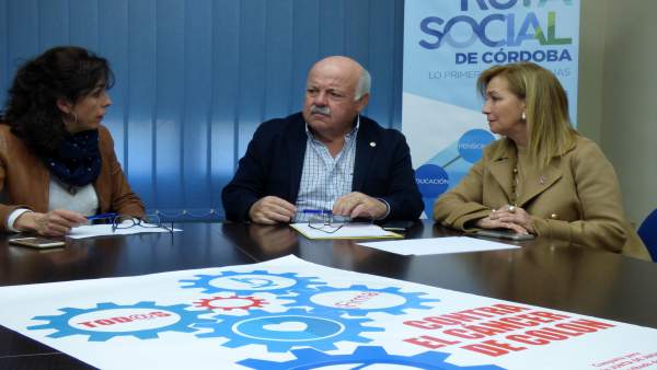 Jesús Aguirre y María Luisa Ceballos con la AECC Jesús Aguirre y María Luisa Ceballos con la AECC
