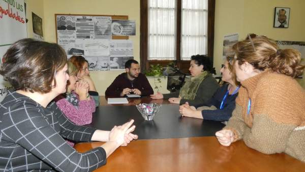 Rojas se reúne con trabajadores de servicios sociales Rojas se reúne con trabajadores de servicios sociales