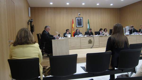 Juicio a la expresidenta y la exsecretaria de UMEC Juicio a la expresidenta y la exsecretaria de UMEC