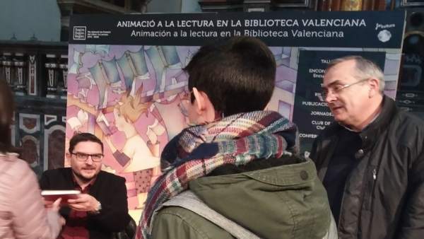 Xavier Aliaga en la Biblioteca Valenciana Xavier Aliaga en la Biblioteca Valenciana
