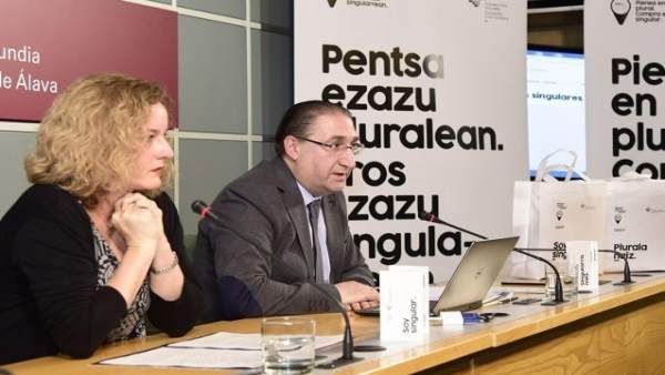 Campaña 'Piensa en plural, compra en singular' de apoyo al comercio local. Campaña 'Piensa en plural, compra en singular' de apoyo al comercio local.