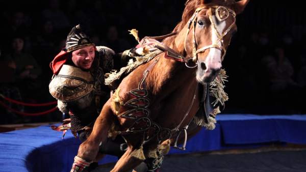 Troupe Muratov, volteo a cavallo, de la compañía rusa que actuará en Figueres Troupe Muratov, volteo a cavallo, de la compañía rusa que actuará en Figueres