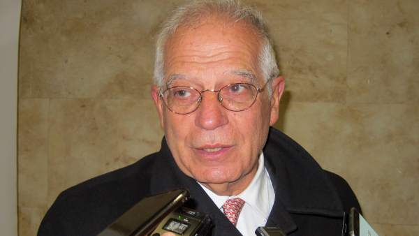 Salamanca.- Borrell atiende a los medios Salamanca.- Borrell atiende a los medios