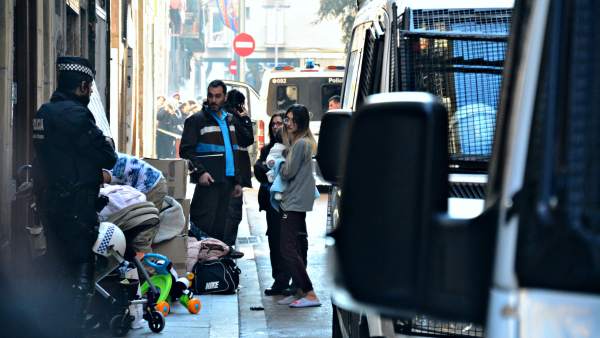 Desalojo de un bloque okupado en el barrio del Raval de Barcelona. Desalojo de un bloque okupado en el barrio del Raval de Barcelona.