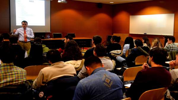 Charla financiera con alumnos de la UBU. Charla financiera con alumnos de la UBU.