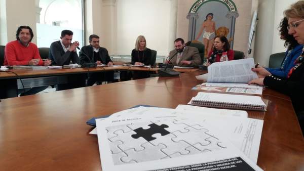 Reunión de la Comisión Provincial Contra el Absentismo Escolar Reunión de la Comisión Provincial Contra el Absentismo Escolar