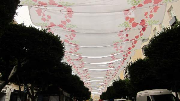 Paseo entoldado en la Feria de Almería Paseo entoldado en la Feria de Almería