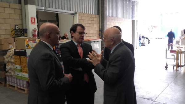 Fernández Mañueco visita el Banco de Alimentos Fernández Mañueco visita el Banco de Alimentos