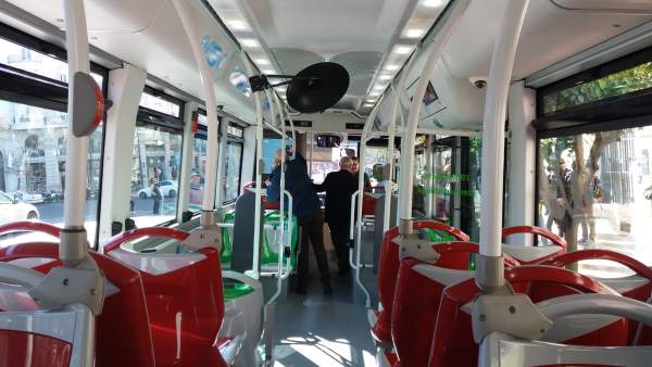 L'EMT estrenarà 14 busos híbrids articulats en la nova línia 92 i el primer convencional 100% elèctric L'EMT estrenarà 14 busos híbrids articulats en la nova línia 92 i el primer convencional 100% elèctric