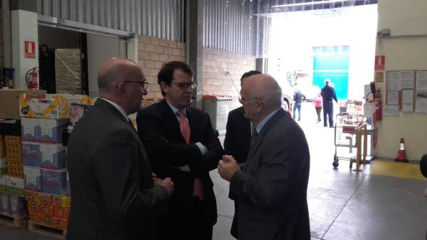 Fernández Mañueco durante su visita Fernández Mañueco durante su visita