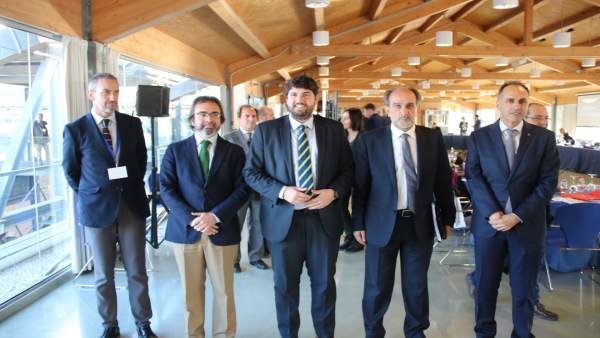 Fernando López Miras preside la reunión del Buró Político de la Comisión Fernando López Miras preside la reunión del Buró Político de la Comisión