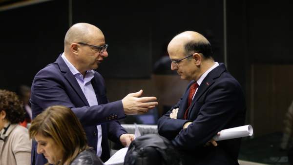 Carlos Gimenos (PSN) y Alberto Catalán (UPN). Carlos Gimenos (PSN) y Alberto Catalán (UPN).