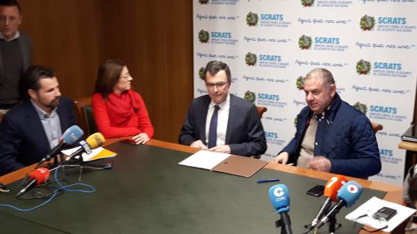 Lucas Jiménez, A La Derecha, Durante La Rueda De Prensa Lucas Jiménez, A La Derecha, Durante La Rueda De Prensa