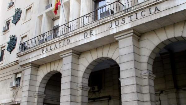 Exteriores de la Audiencia Provincial de Sevilla Exteriores de la Audiencia Provincial de Sevilla