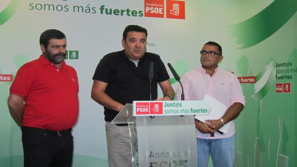 Los alcaldes de Tharsis, La Zarza Perrunal, y La Redondela, en rueda de prensa. Los alcaldes de Tharsis, La Zarza Perrunal, y La Redondela, en rueda de prensa.