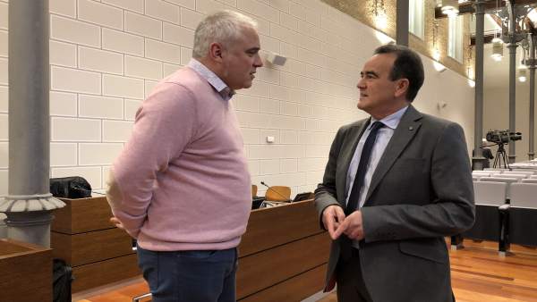 Sánchez Quero y Miramón hablan antes del pleno de la DPZ Sánchez Quero y Miramón hablan antes del pleno de la DPZ