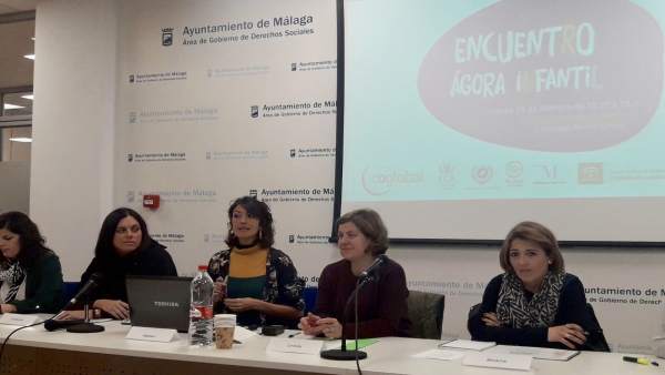 Doblas (segunda por la dcha.), en la celebración del encuentro Doblas (segunda por la dcha.), en la celebración del encuentro