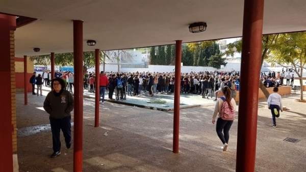 Protesta en el IES Guadalquivir Protesta en el IES Guadalquivir
