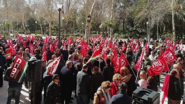 Concentración sindical ante la Subdegelación. Concentración sindical ante la Subdegelación.