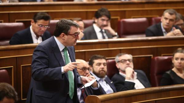 Aitor Esteban en la sesión de control al Gobierno en el Congreso Aitor Esteban en la sesión de control al Gobierno en el Congreso