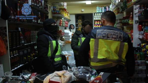 La Policía Nacional Detiene A Trece Personas En Un Dispositivo Realizado En La B La Policía Nacional Detiene A Trece Personas En Un Dispositivo Realizado En La B
