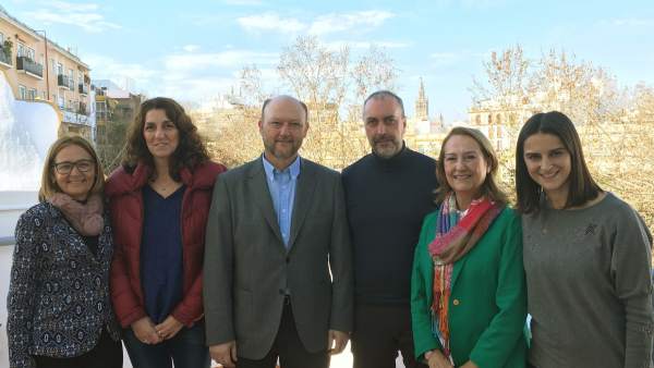 El PSOE se reúne con la plantilla de Correos El PSOE se reúne con la plantilla de Correos