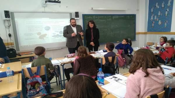Nota Y Fotos / El Delegado De Educación Visita El Colegio Público Rural De Nevad Nota Y Fotos / El Delegado De Educación Visita El Colegio Público Rural De Nevad