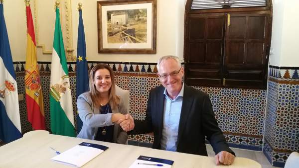 Alcaldesa de Alcalá de Guadaíra aprueba licencia a una empresa Alcaldesa de Alcalá de Guadaíra aprueba licencia a una empresa