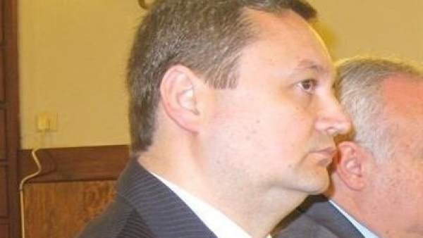 Tauroni, a punt d'eixir de presó, entrega el passaport després de demanar-ho el fiscal per risc de fugida Tauroni, a punt d'eixir de presó, entrega el passaport després de demanar-ho el fiscal per risc de fugida