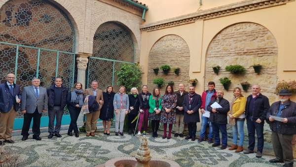 La delegada de la Junta (de verde), junto a los galardonados La delegada de la Junta (de verde), junto a los galardonados