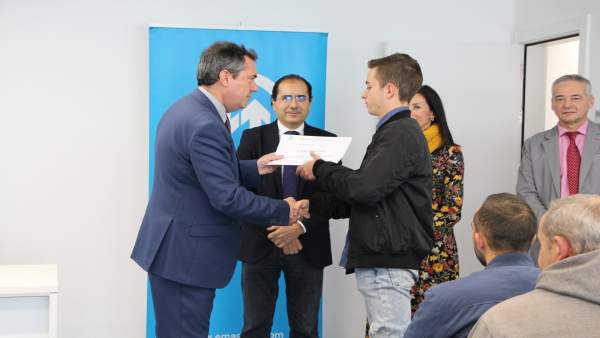 El alcalde de Sevilla junto a alumnos del programa de Emasesa El alcalde de Sevilla junto a alumnos del programa de Emasesa