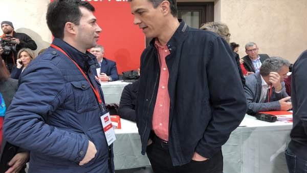 Gonzalo Caballero junto a Pedro Sánchez en el Comité Federal Gonzalo Caballero junto a Pedro Sánchez en el Comité Federal