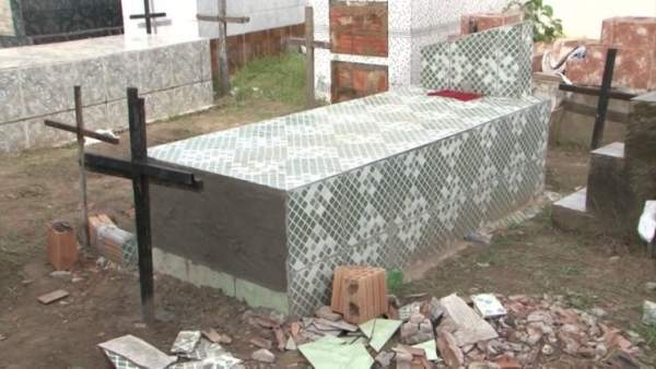 Tumba de Rosangela Almeida dos Santos Tumba de Rosangela Almeida dos Santos