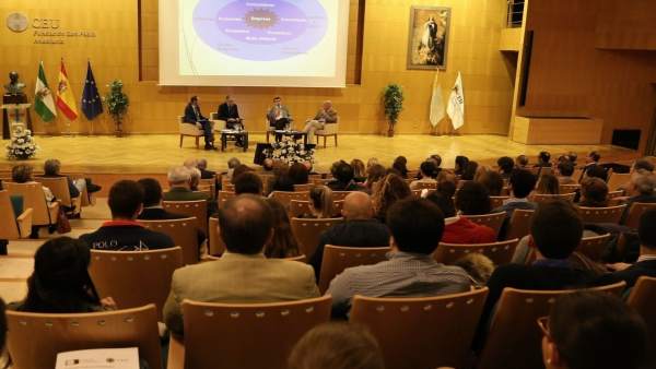 Mesa redonda en las Jornadas de católicos y vida pública Mesa redonda en las Jornadas de católicos y vida pública