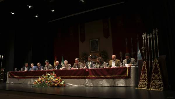 Mesa presidencial de la Asamblea Comarcal de los Caminos del Rocío Mesa presidencial de la Asamblea Comarcal de los Caminos del Rocío