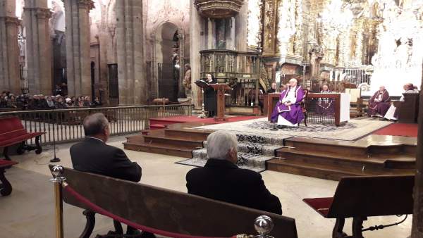 Acto de desagravio presidido por Julián Barrio Acto de desagravio presidido por Julián Barrio