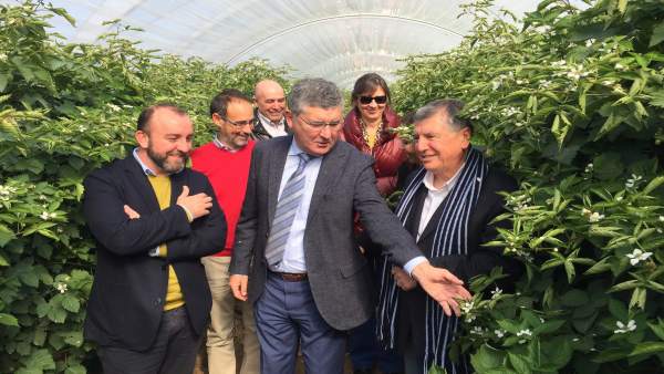 Visita de la Junta a la comunidad de regantes de El Fresno, en Huelva Visita de la Junta a la comunidad de regantes de El Fresno, en Huelva