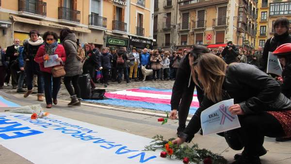 Concentración y ofrenda floral en memoria de Ekai Concentración y ofrenda floral en memoria de Ekai