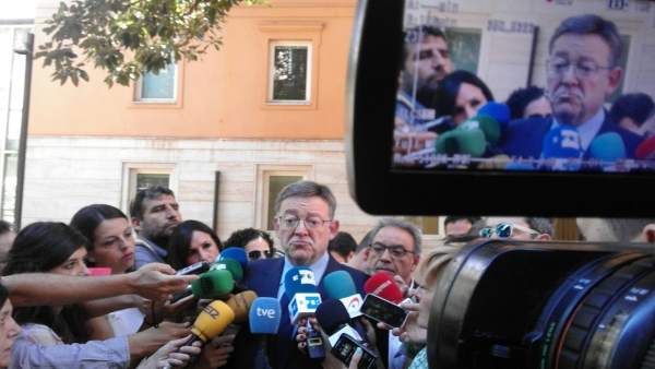 Ximo Puig atiende a los medios de comunicación Ximo Puig atiende a los medios de comunicación