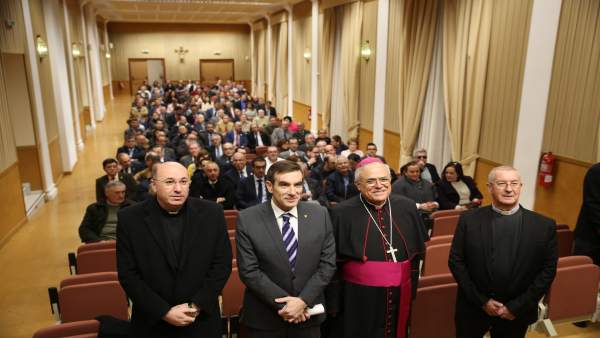 Encuentro de hermandades de Córdoba con el obispo Encuentro de hermandades de Córdoba con el obispo