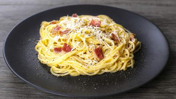 Resultado de imagen de espaguetis a la carbonara receta italiana
