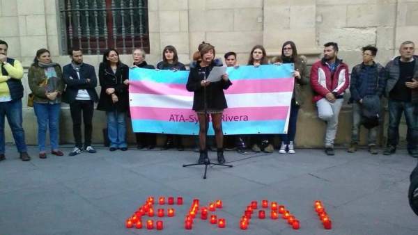 Concentración en Sevilla en recuerdo del joven trans Ekai Concentración en Sevilla en recuerdo del joven trans Ekai
