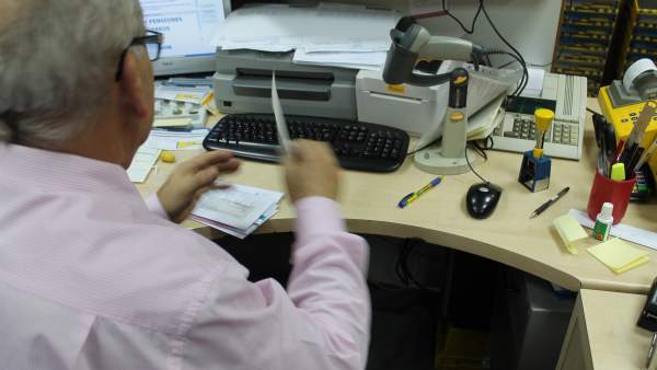 FUNCIONARIO, OFICINA, TRABAJADOR, FUNCIONARIO, OFICINA, TRABAJADOR,