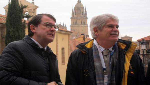 Fernández Mañueco junto al ministro Alfonso Dastis en Salamanca Fernández Mañueco junto al ministro Alfonso Dastis en Salamanca