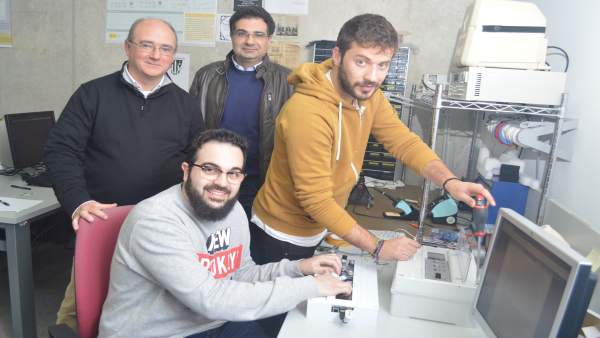 Imagen del equipo que ha desarrollado el dispositivo Imagen del equipo que ha desarrollado el dispositivo