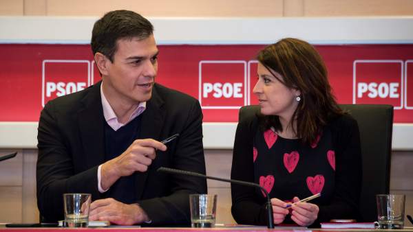 Pedro Sánchez y Adriana Lastra, secretario general y vicesecretaria general del PSOE, este lunes en Ferraz. Pedro Sánchez y Adriana Lastra, secretario general y vicesecretaria general del PSOE, este lunes en Ferraz.