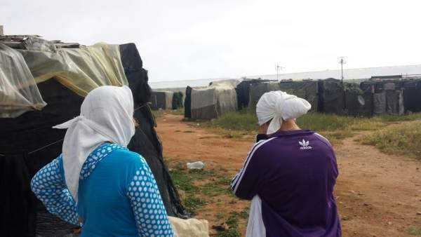 Mujeres en chabolas de Tierras de Almería Mujeres en chabolas de Tierras de Almería